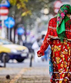 Σύσκεψη υπό τη Θ. Φωτίου για τη βελτίωση των συνθηκών διαβίωσής των Ρομά